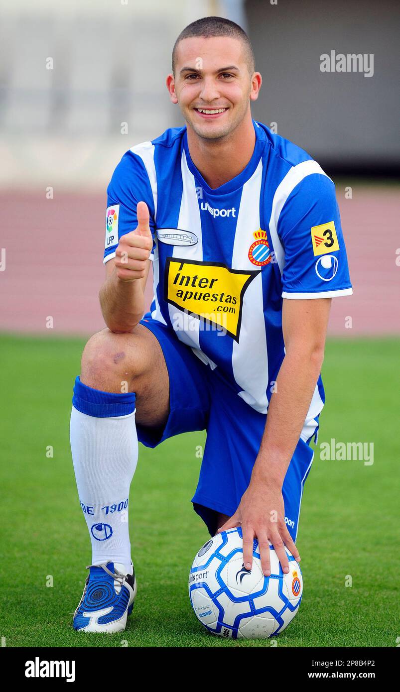 Israel's Ben Sahar gestures during his official presentation as a new player for Espanyol in Barcelona, Spain, Thursday, June 25, 2009. (AP Photo/Manu Fernandez) Stock Photo
