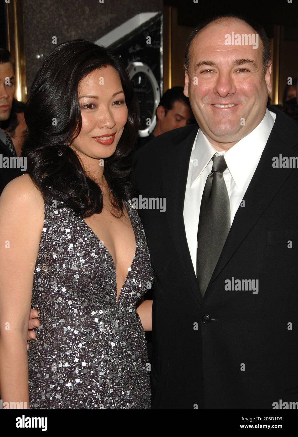Actor James Gandolfini and Deborah Lin arrive at the 63rd Annual Tony  Awards in New York, Sunday, June 7, 2009. (AP Photo/Peter Kramer Stock  Photo - Alamy, image size:950x1390