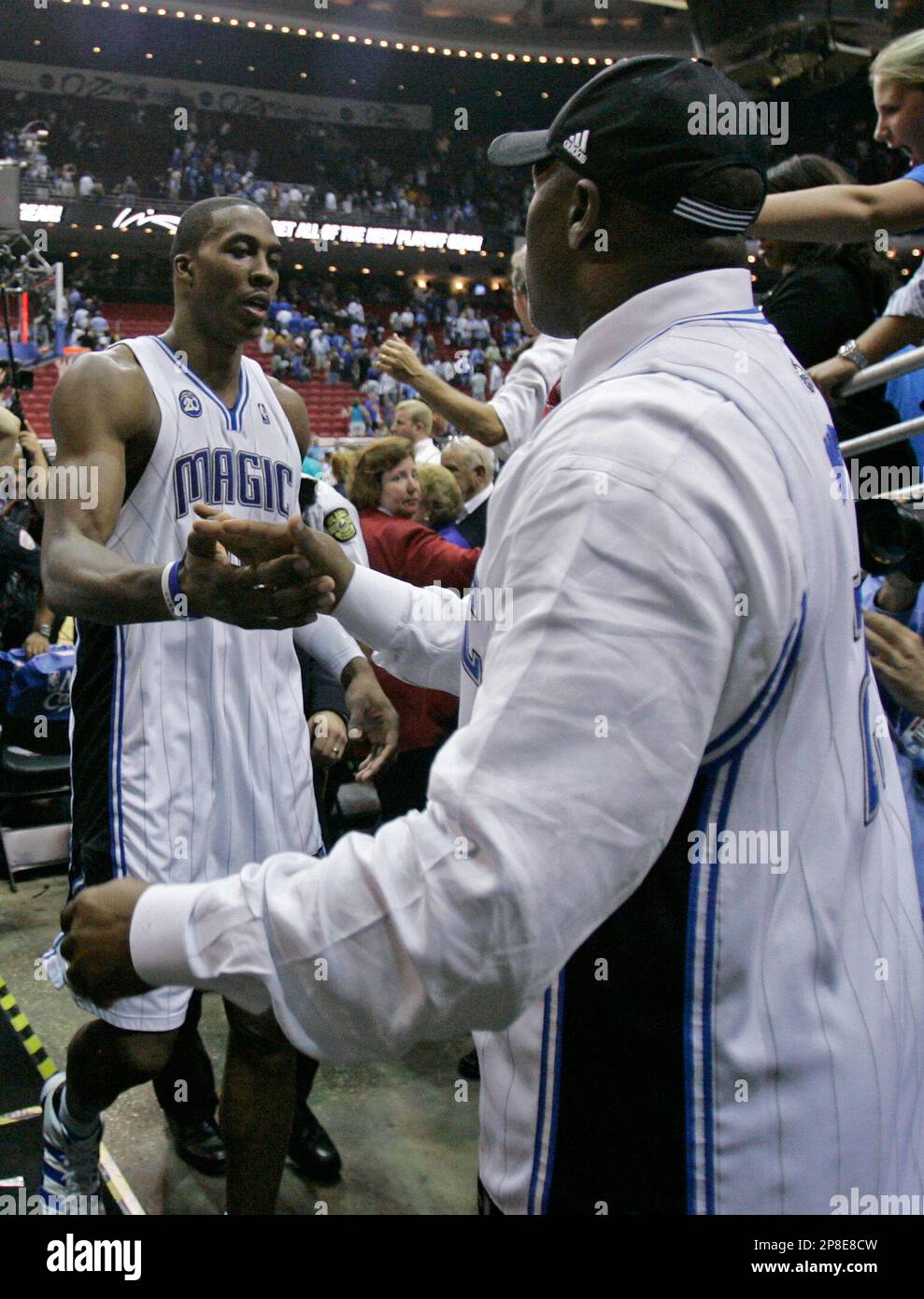 Nba Player Dwight Howard Orlando Magic Tries Dunk Campaign Shanghai – Stock  Editorial Photo © ChinaImages #245259384