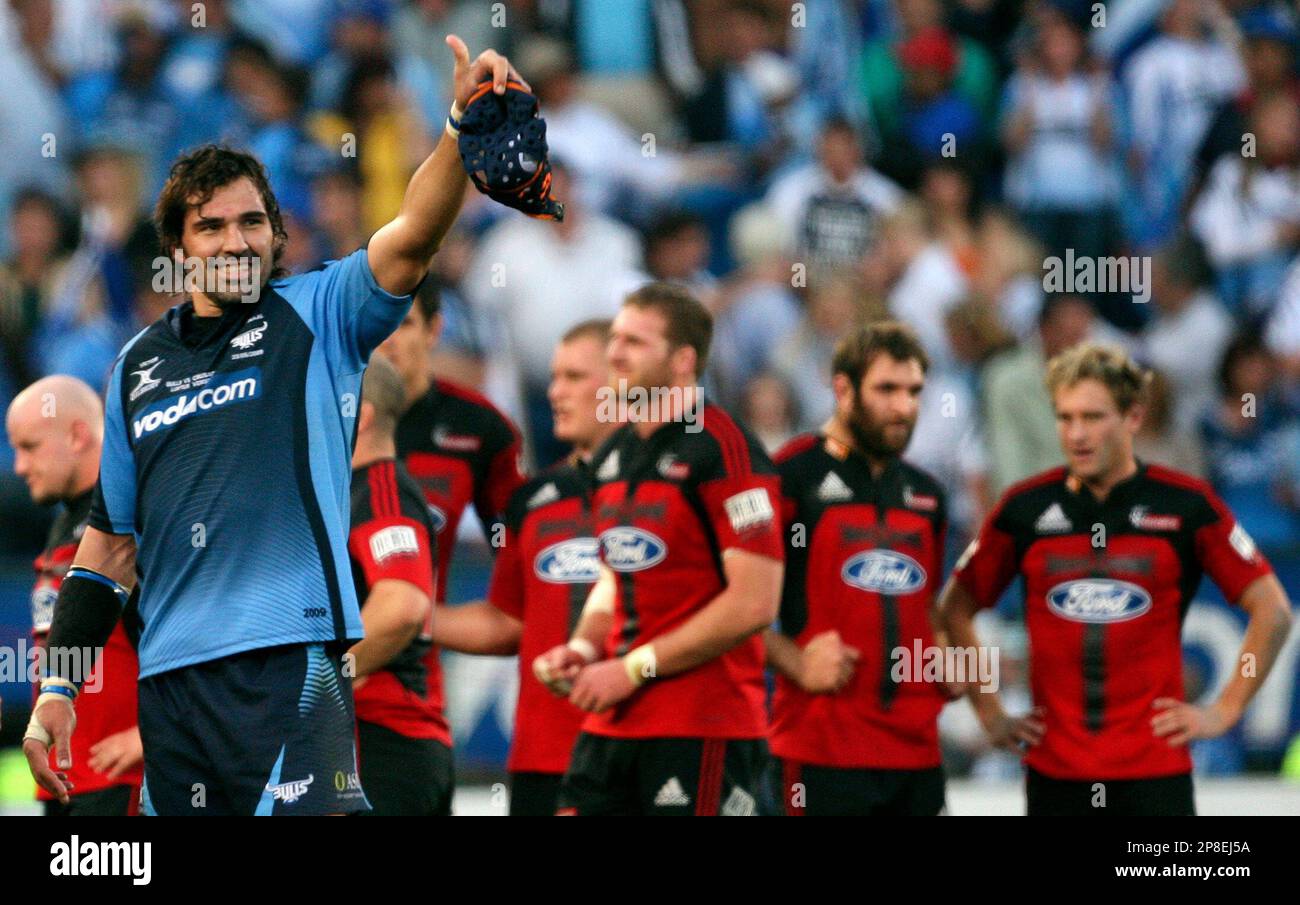South Africas Bulls captain Victor Matfield gestures to the fans after winning the semi-final of the Super 14 rugby match against New Zealand Crusaders at the Loftus Versfeld stadium in Pretoria, South