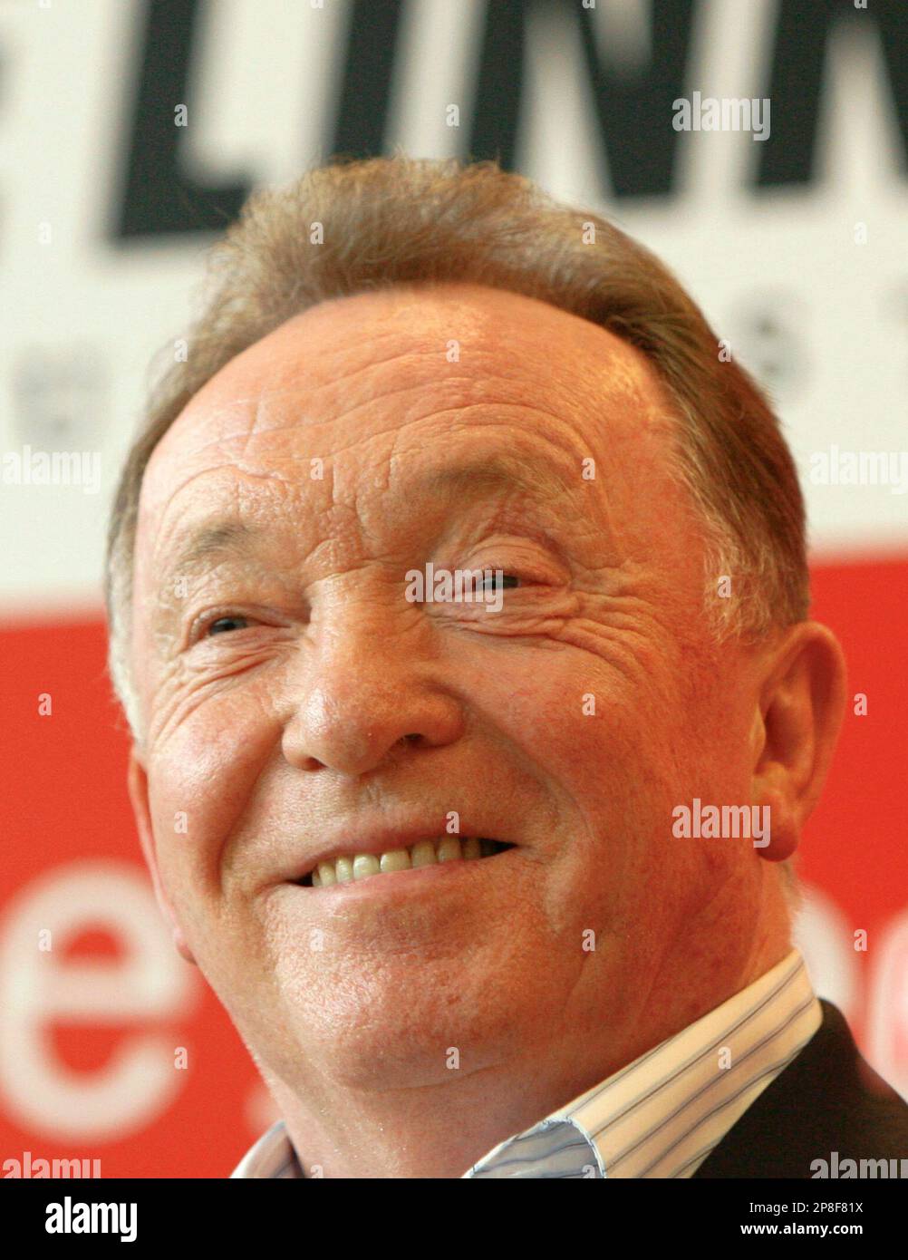 ARCHIV Der Schauspieler Peter Sodann laechelt am 14. okt. 2008 im