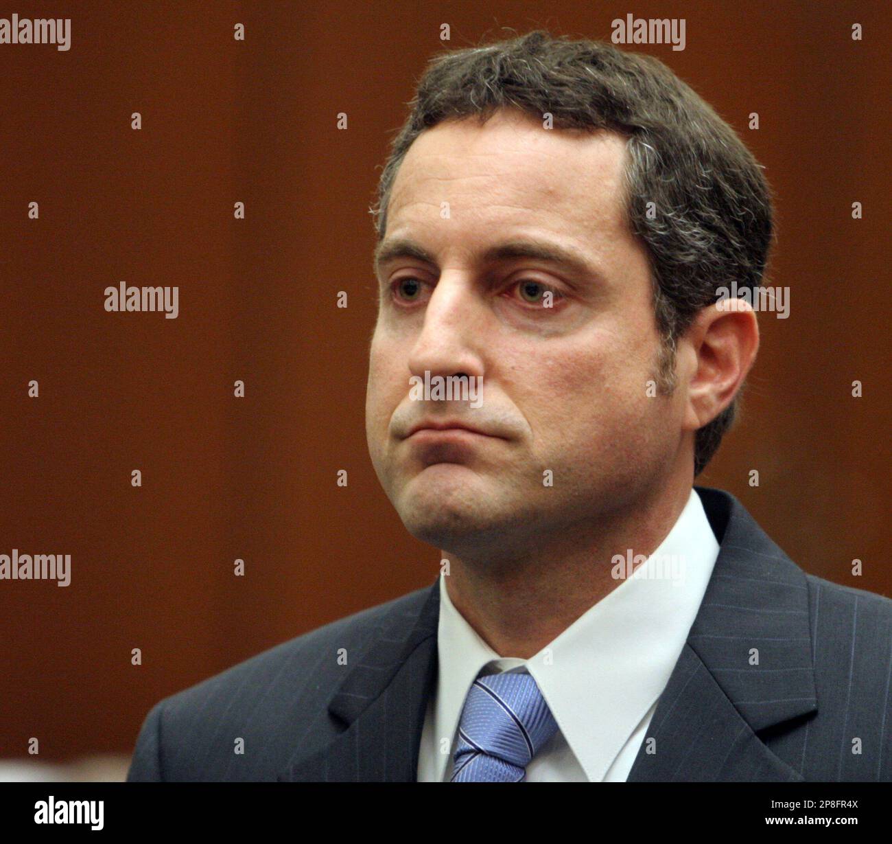 Anna Nicole Smith's boyfriend, Howard K. Stern, stands in the courtroom(01)