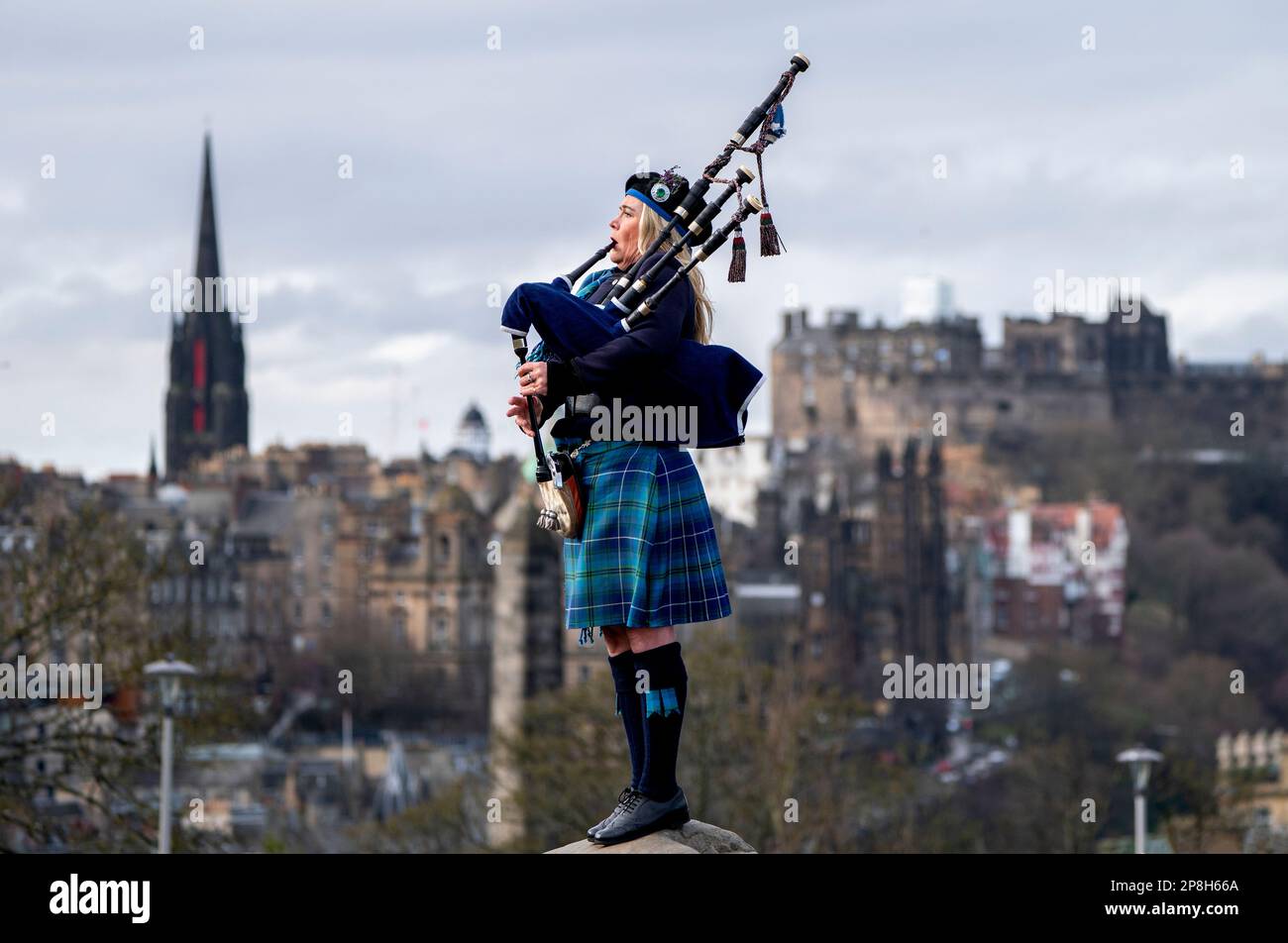 LOUISE THE PIPER - Edinburgh Piper