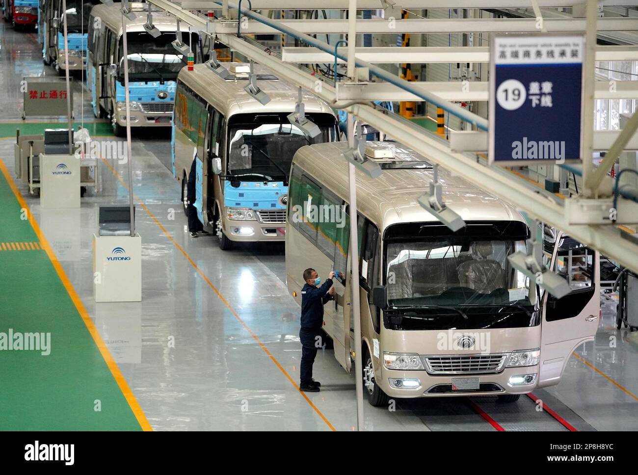 Zhengzhou yutong bus hi-res stock photography and images - Alamy