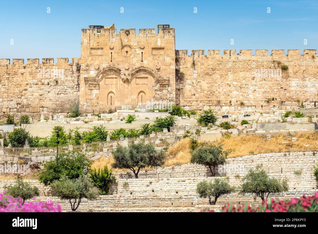 Golden Gate on the east wall of the Temple Mount dates back to 1541 AD ...