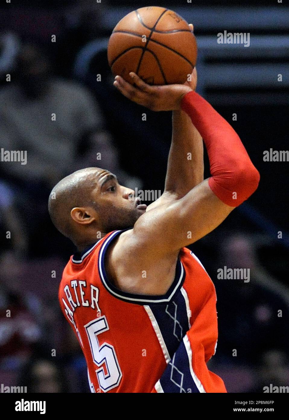 New Jersey Nets' Vince Carter shoots during the third quarter of an NBA