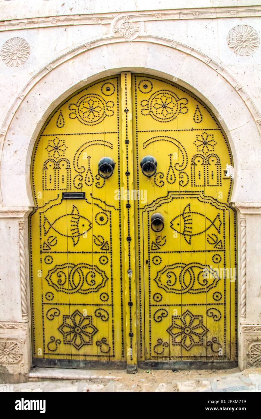 Traditional door in the streets of the medina of Tunis Stock Photo