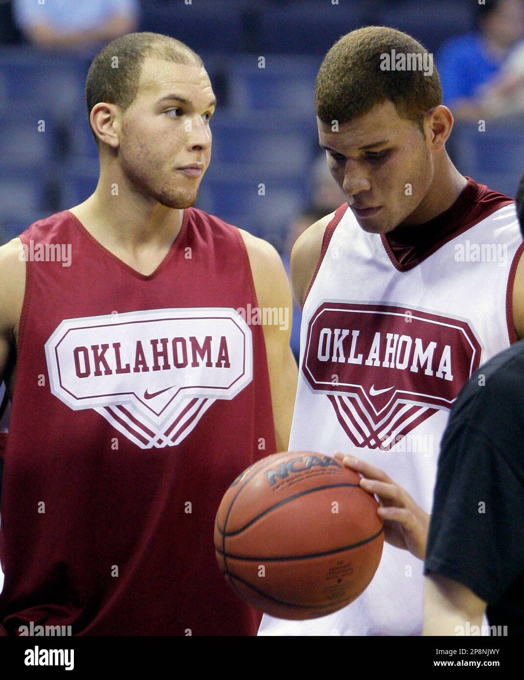Oklahoma brothers Taylor Griffin, left, and Blake Griffin, right, practice  for a men's NCAA tournament regional semifinal college basketball game in  Memphis, Tenn., Thursday, March 26, 2009. Oklahoma will play Syracuse  Friday. (AP Photo/Matt Slocum St
