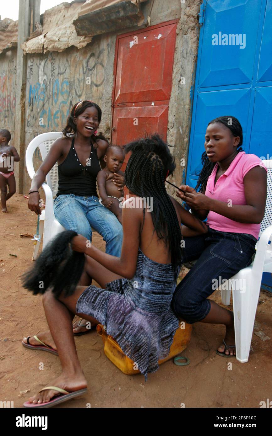 Teen girls Luanda