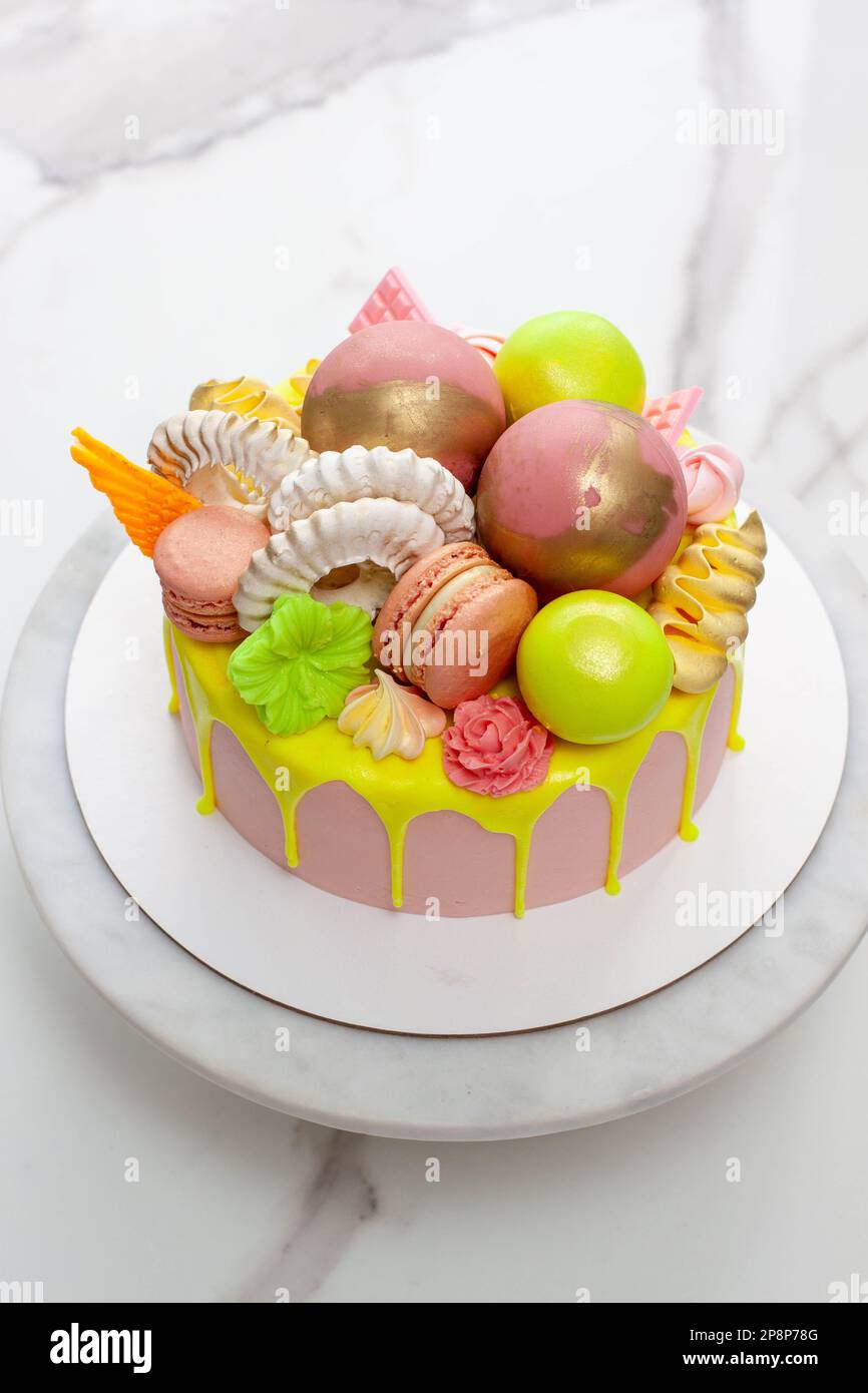 Cake shop MOCART - Beautiful rose drip happy birthday cake