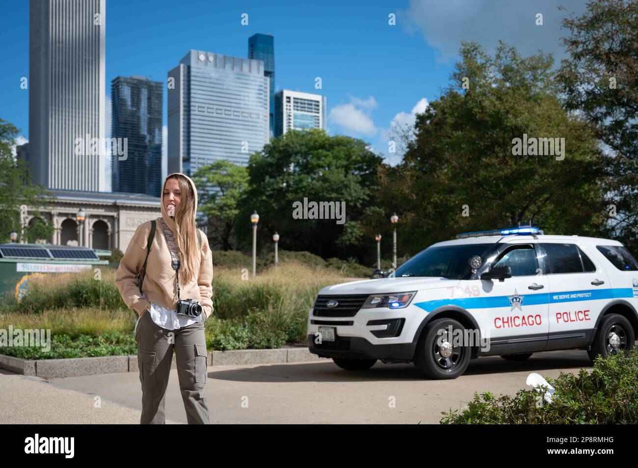 Street scene police woman hi-res stock photography and images - Alamy