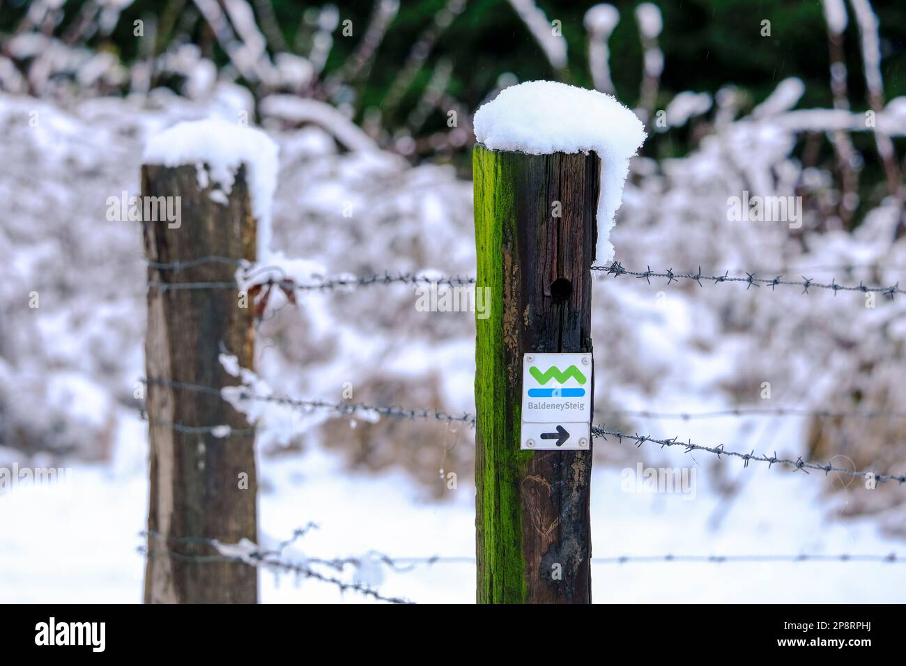 Stacheldraht nato hi-res stock photography and images - Alamy