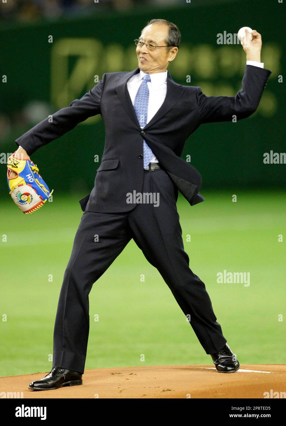 Japanese home run legend Sadaharu Oh delivers the ceremonial first