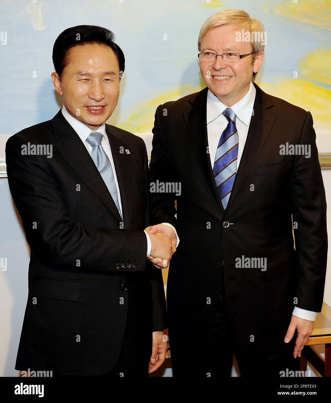Australian Prime Minister Kevin Rudd, right, South Korean