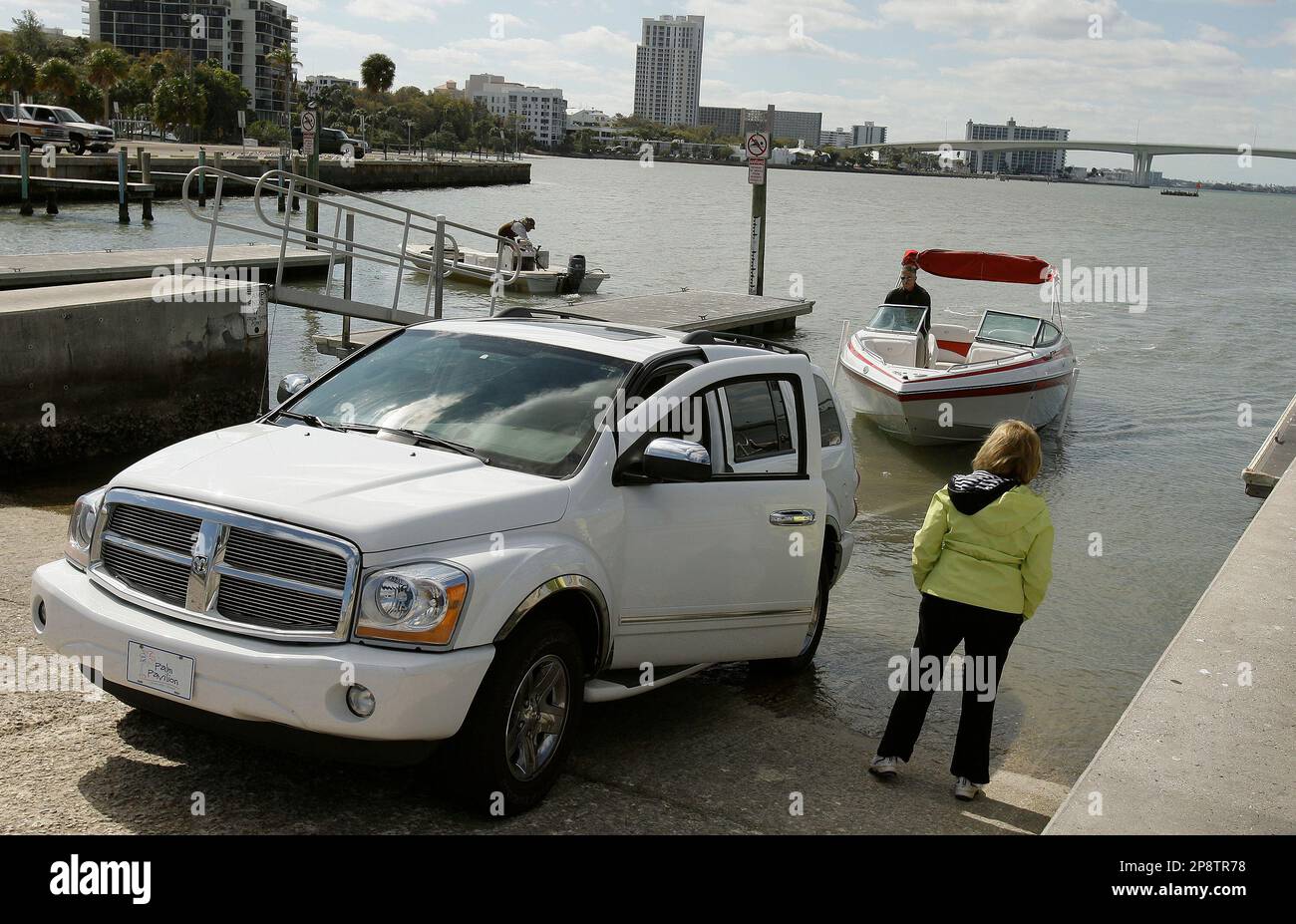 Two NFL players among 4 boaters missing off Gulf Coast