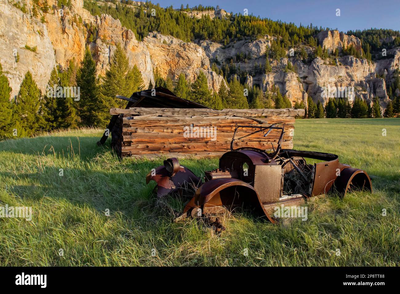 Vintage log truck hi-res stock photography and images - Alamy