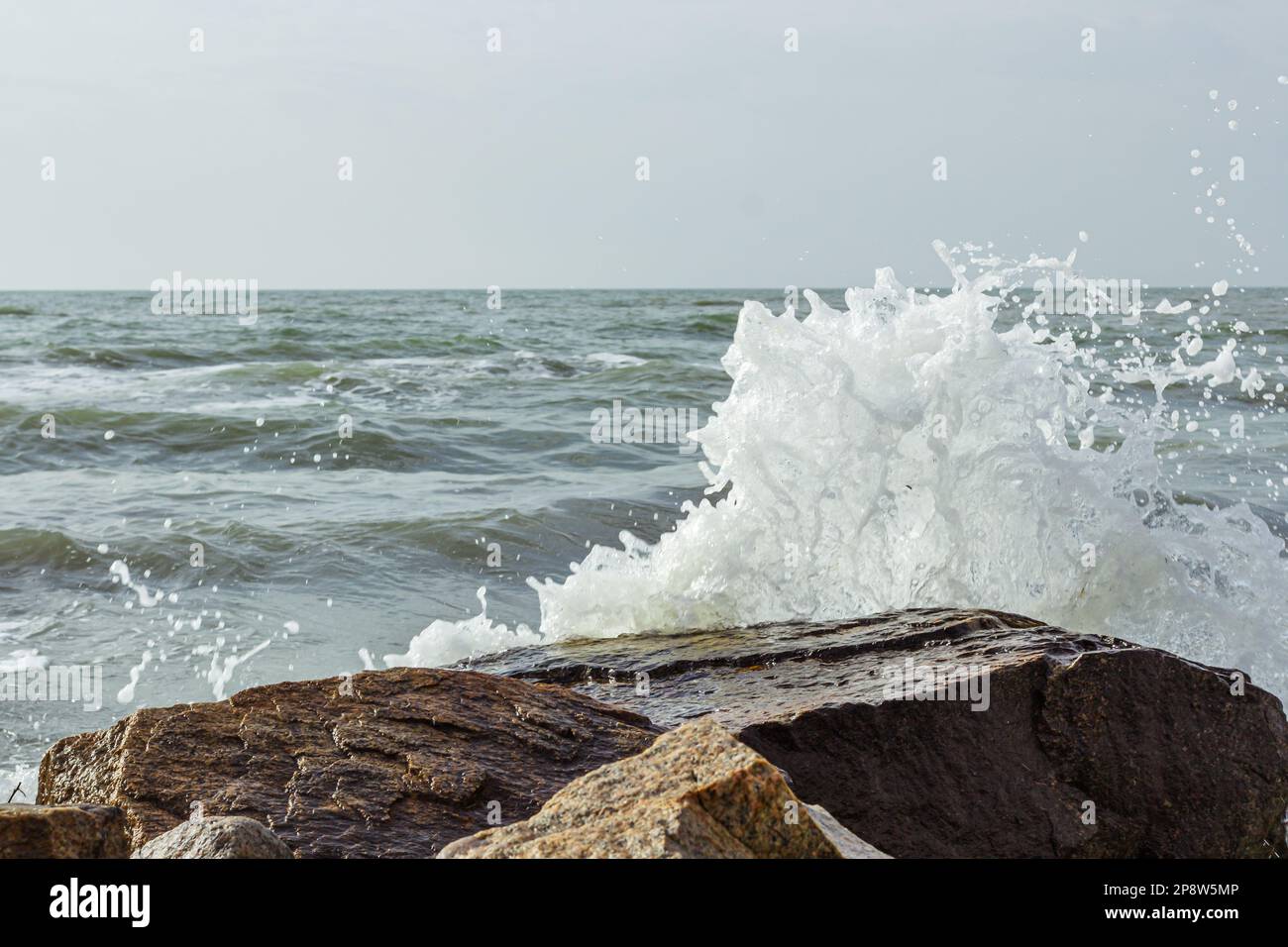 Stone water splash hi-res stock photography and images - Alamy