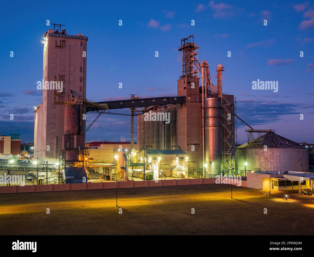 Evening view of the Cargill at Illinois Stock Photo - Alamy