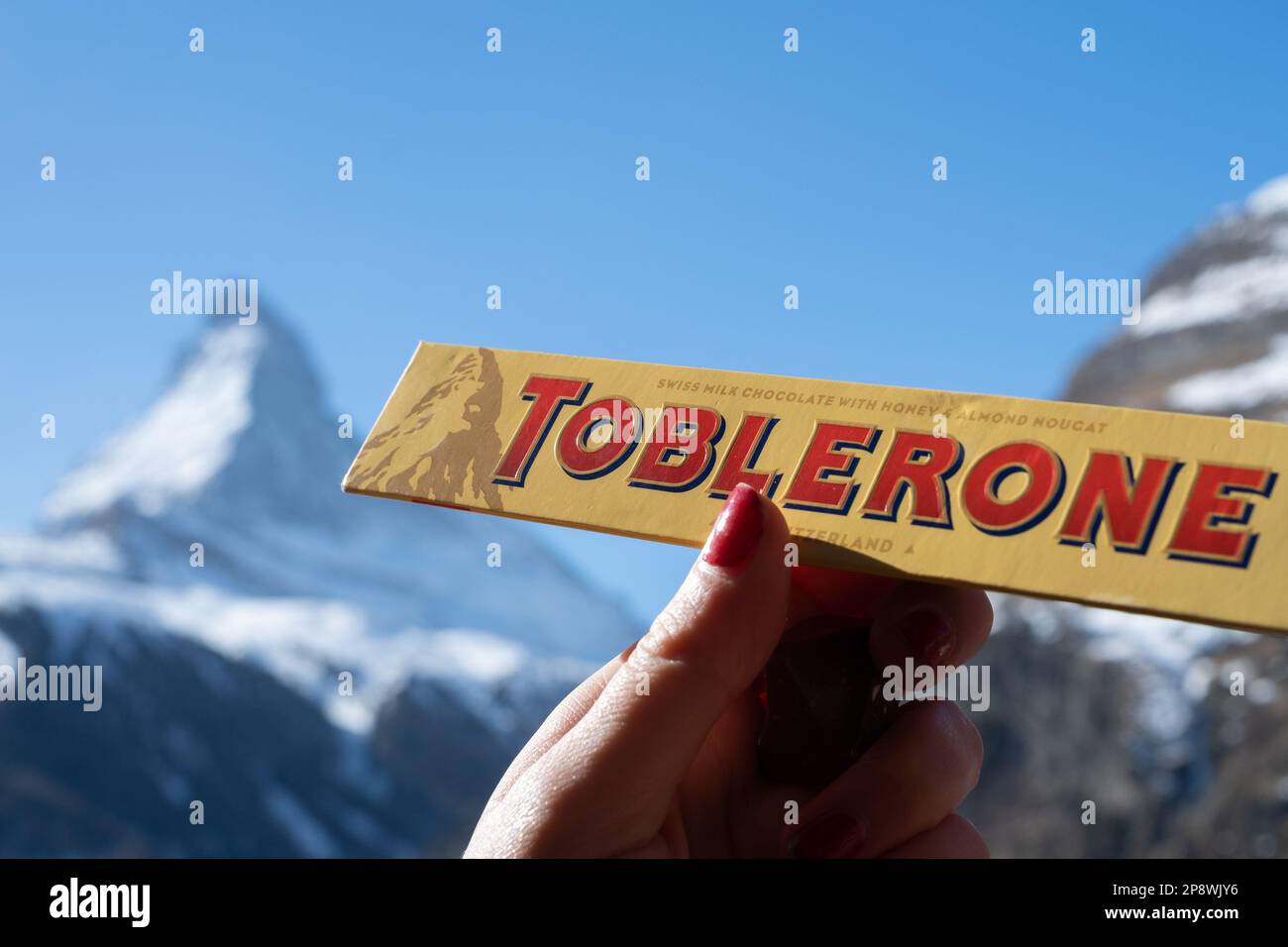 CDG Airport, Paris - 12/22/18: Toblerone promo stand in sweets shop at Paris  airport. Yellow vintage bicycle with happy holidays design Stock Photo -  Alamy