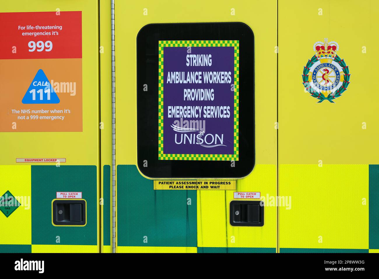 London, UK. 11 January 2023. Ambulance workers strike picket outside