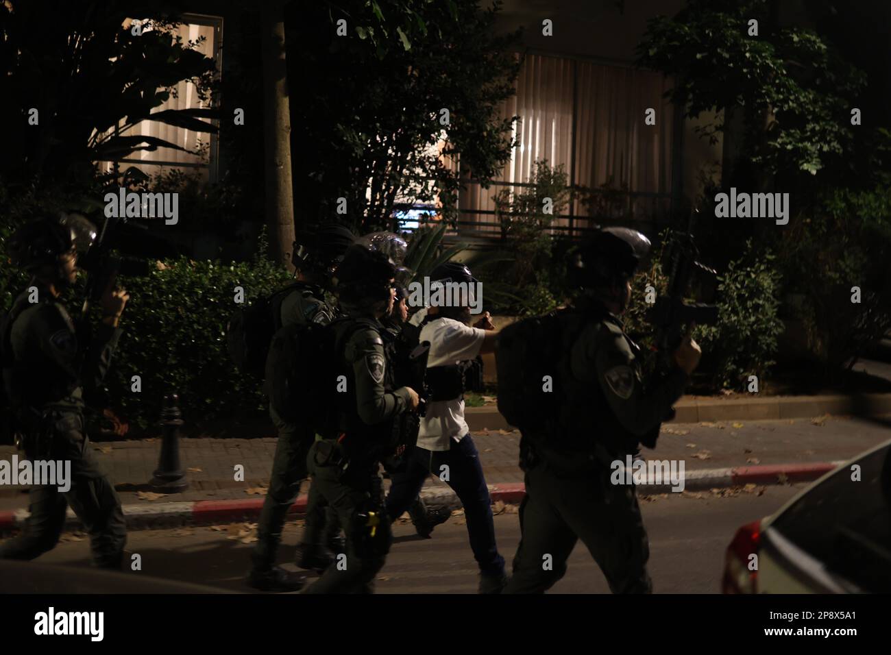Tel Aviv, Israel. 09th Mar, 2023. Israeli officers inspect the scene after a shooting attack near a cafe at Dizengoff Street. At least three Israeli civilians were injured by gunshots. Credit: Ilia Yefimovich/dpa/Alamy Live News Stock Photo