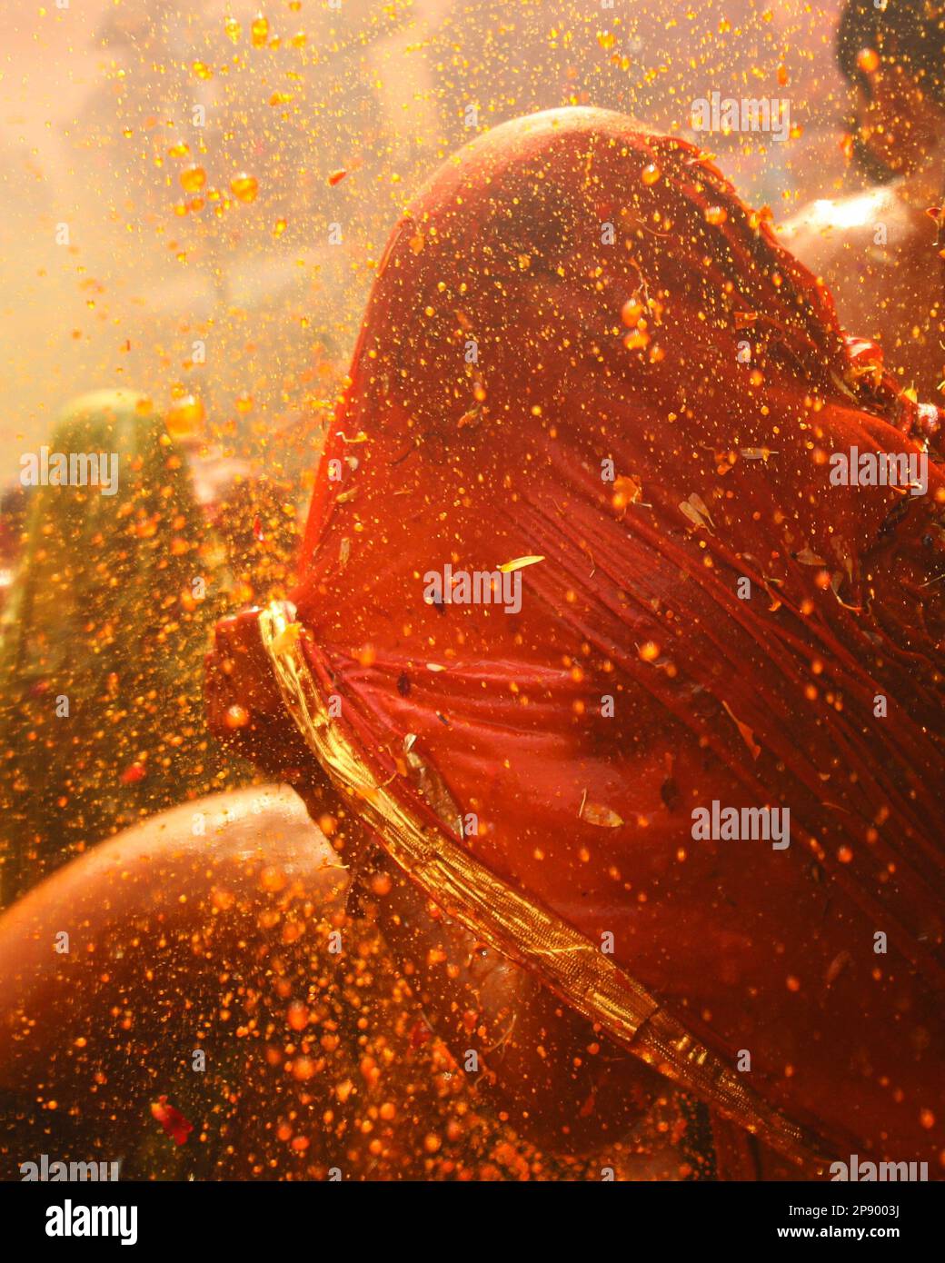 holi ka huranga video woman