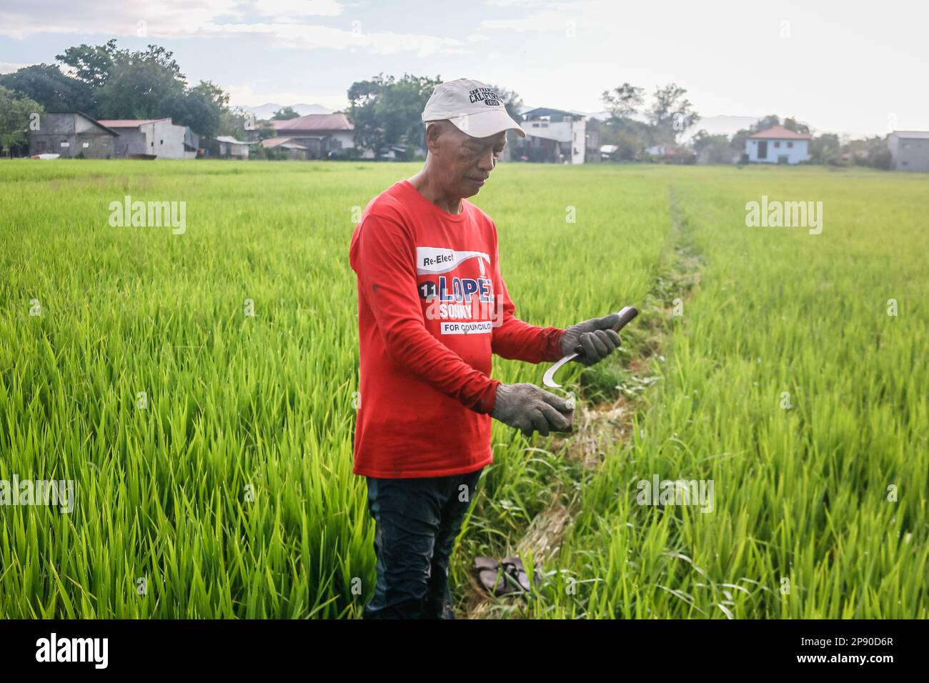 Teresa, Rizal, Philippines. 10th Mar, 2023. Filipino farmer works on a farming land in Teresa