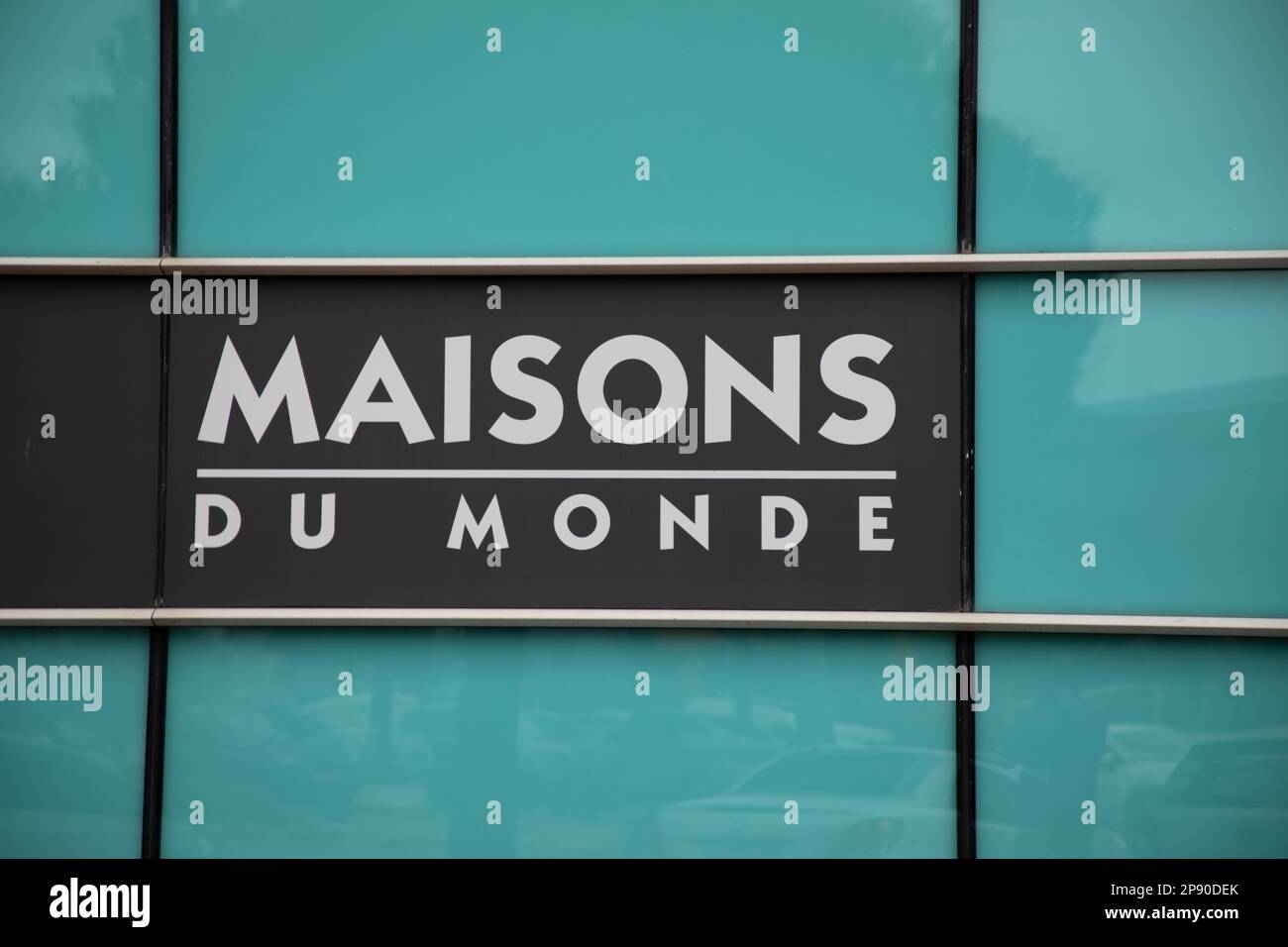 Bordeaux , Aquitaine France 02 27 2023 maisons du monde logo facade