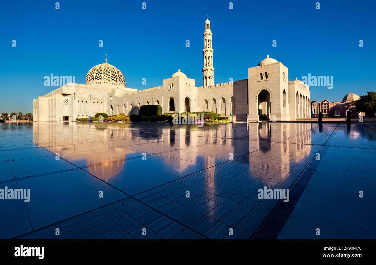 The impressive Sultan Qaboos Grand Mosque, Muscat, Oman Stock Photo