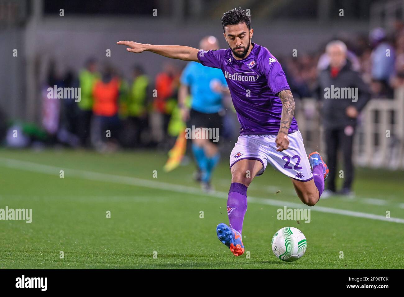 Florence, Italy. 19th Feb, 2023. Nicolas Gonzalez (ACF Fiorentina) during ACF  Fiorentina vs Empoli FC, italian soccer Serie A match in Florence, Italy,  February 19 2023 Credit: Independent Photo Agency/Alamy Live News