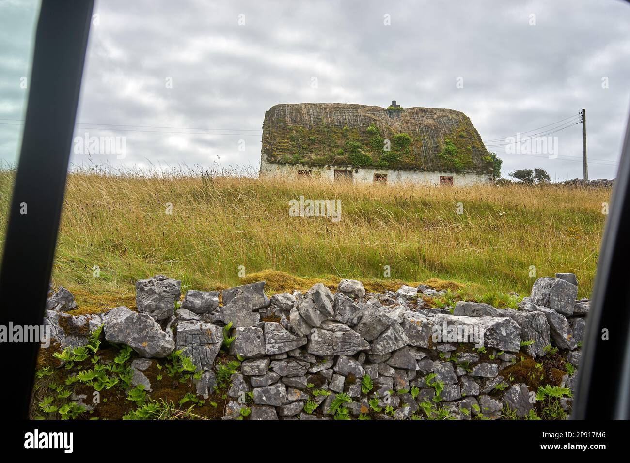 typical aran islands house Stock Photo Alamy