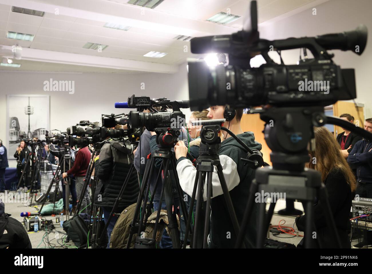 Hamburg, Germany. 10th Mar, 2023. Numerous media representatives follow a press conference at police headquarters. Several people were killed and some injured in a rampage during a Jehovah's Witness event on Thursday evening. Credit: Christian Charisius/dpa/Alamy Live News Stock Photo
