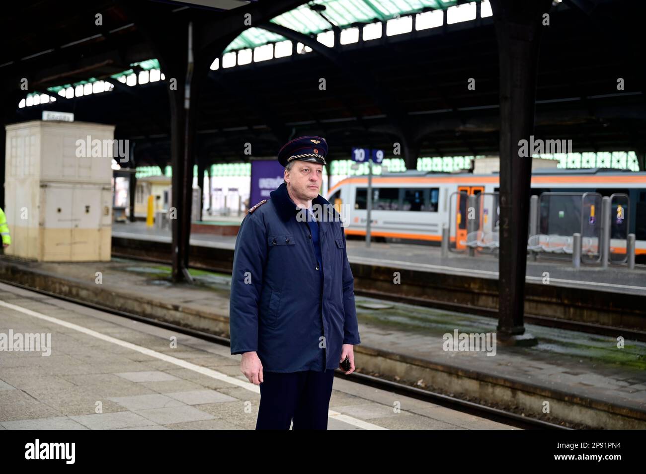 Der Reichsbahn Historiker Oliver Rettig beim Pressetermin zum offiziellen Baubeginn der Bauarbeiten zur Modernisierung der Bahnhofshalle über den Bahn Stock Photo