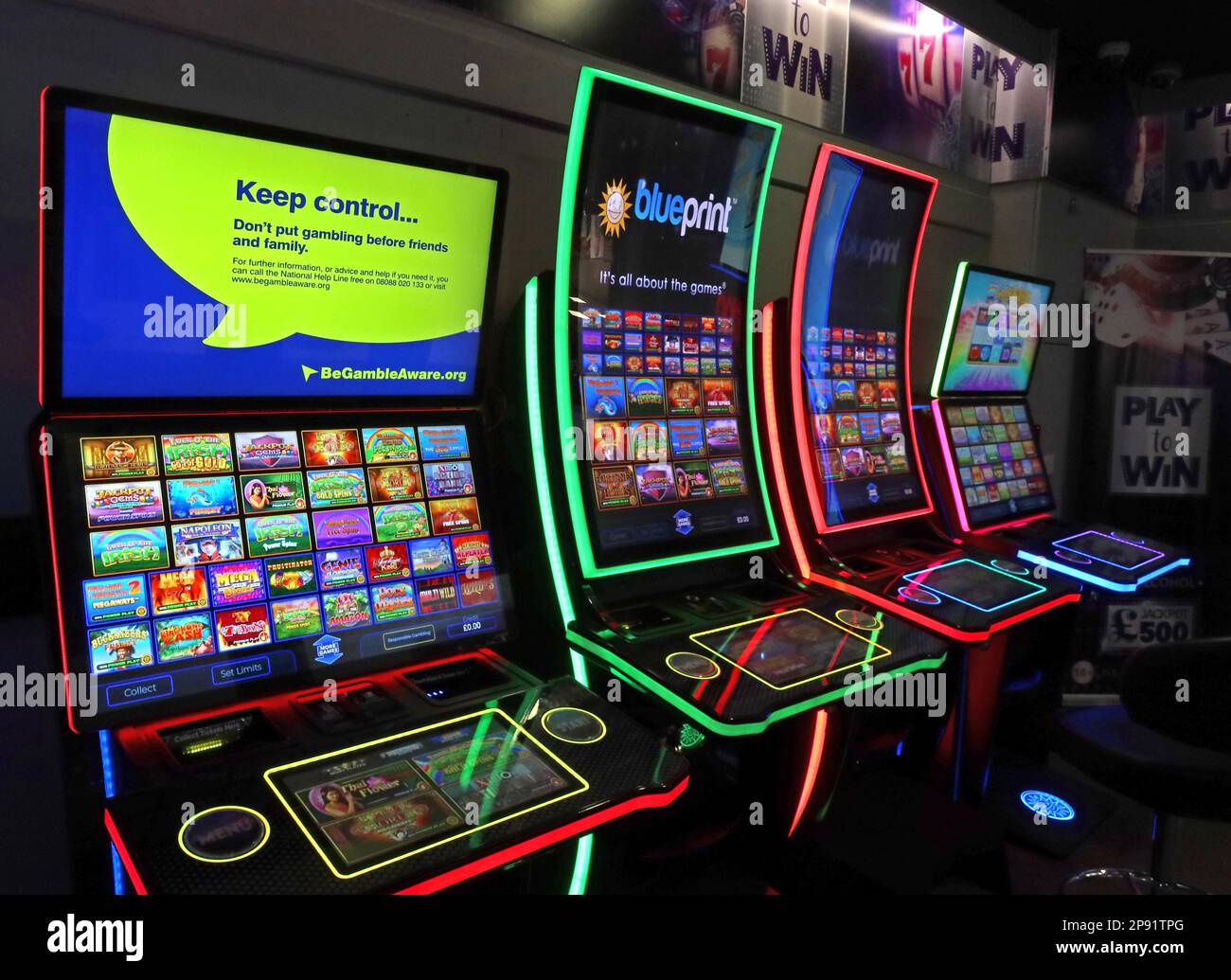 £100 jackpot fruit machines, BluePrint FOBTs, gaming area at M5 Strensham motorway service area, keep Control but in your gambling, play to win Stock Photo
