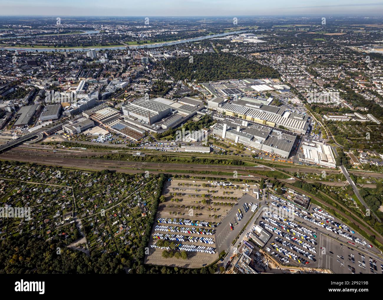 Aerial view, Mercedes Benz plant Daimler AG in Derendorf district in  Dsseldorf, Rhineland, North Rhine-Westphalia, Germany Stock Photo - Alamy