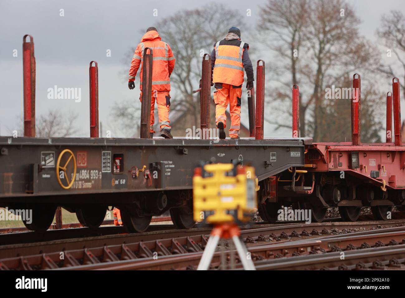 10 March 2023, SaxonyAnhalt, Wegeleben Employees of a track