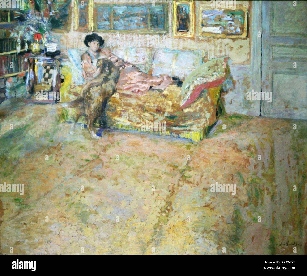 Edouard Vuillard 1868-1940  Interior with Madame Hessel and her dog 1910 Stock Photo
