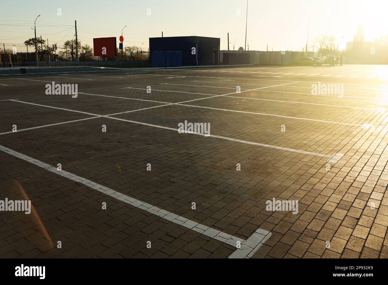 Car parking lots hi-res stock photography and images - Alamy