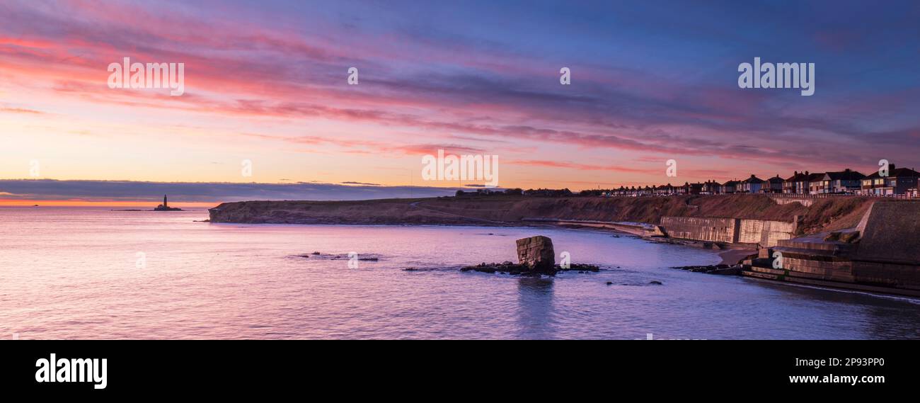 England, Northumberland, Seaton Sluice. Sunrise at Charlies Garden, a rock formation located in Collywell Bay, Seaton Sluice. Stock Photo