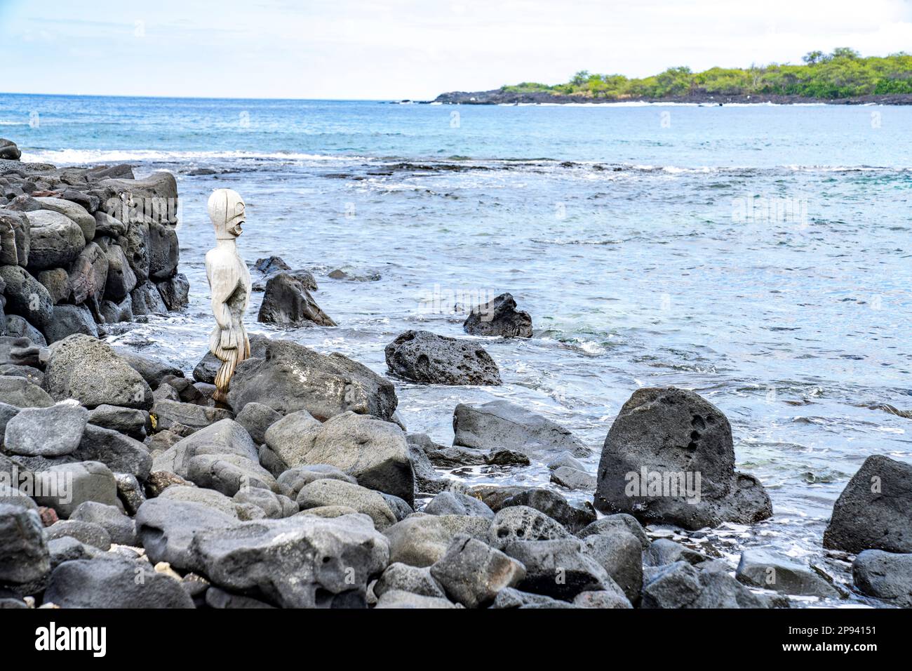 Wooden statue on the water in Pu'uhonua O Honaunau National Historical