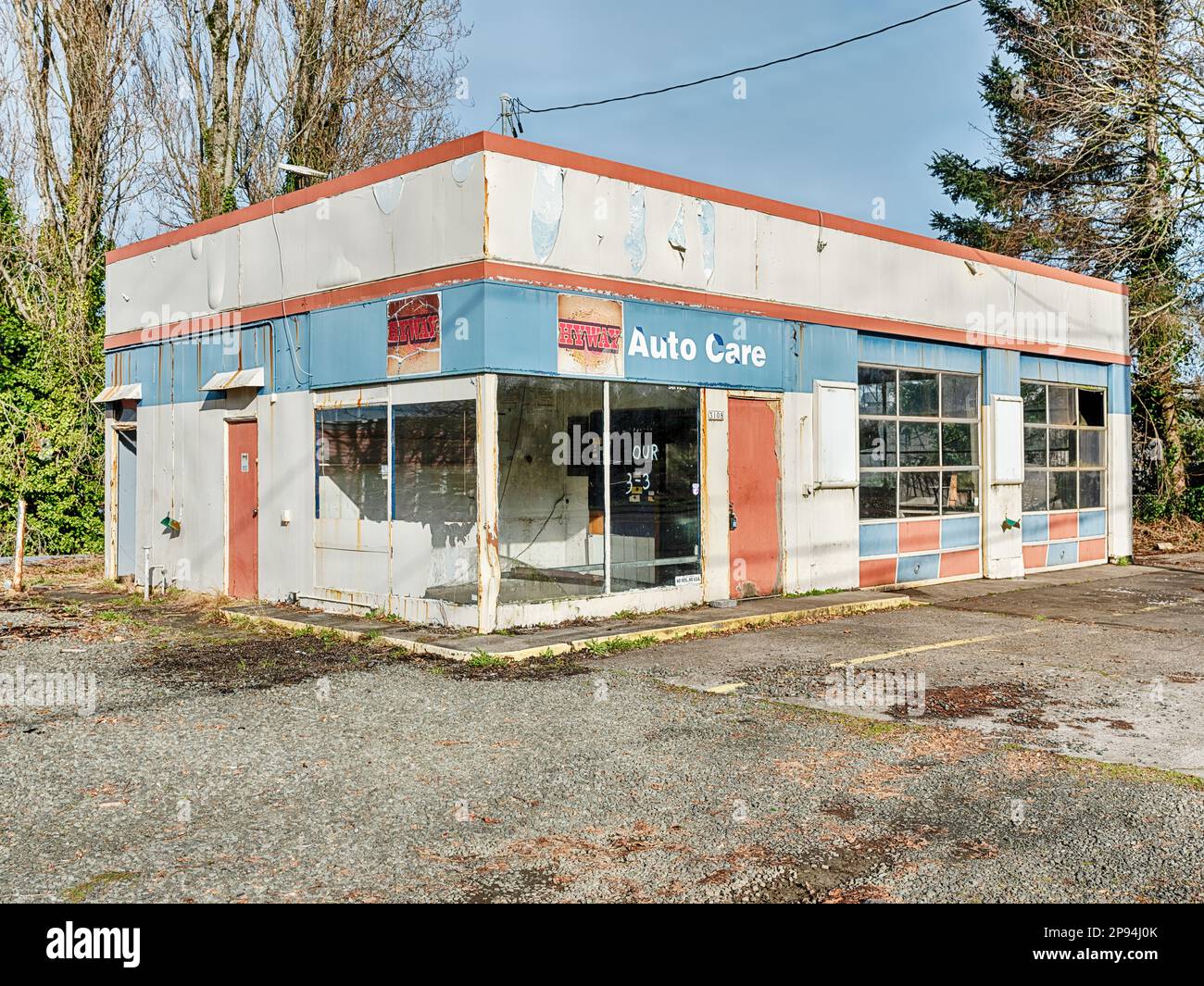 A run-down auto care service station on an Oregon highway is closed. Stock Photo