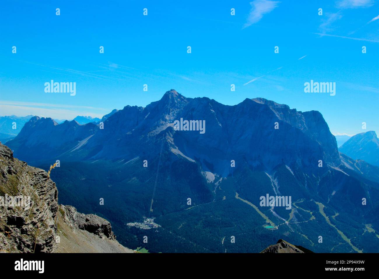 View from the summit of Daniel (2340m), highest peak of the Ammergau Alps, to the Wetterstein massif with from left Waxenstein, in the middle Zugspitze (2963m), on the right Schneefernerkopf, Lermoos, Zugspitzarena, Tirol, Austria Stock Photo