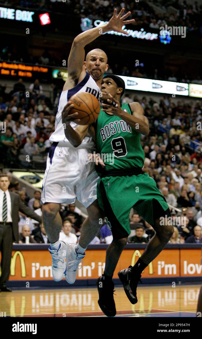 Dallas Mavericks guard Jason Kidd, left, defends against Boston Celtics ...