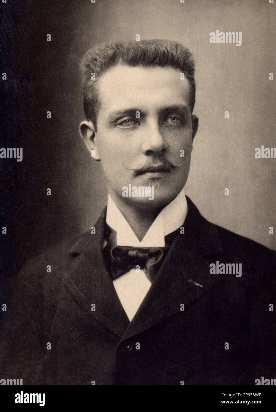 1890 ca , Paris , France : Prince HENRI D'ORLEANS ( 1867 - 1901 ) , son of  Prince Robert d'Orleans ( 1840 - 1910 ), Duc de Chartres, et de Françoise d'Orleans-Joinvillewas . Henri was explorer and naturalist dead for malharia in Saigon . - SCIENZA - SCIENCE  - ESPLORATORE - EXPLORER - ESPLORAZIONI - ETIOPIA  -  NATURALISTA - NATURALISMO - NATURALIST - NATURALISM - royalty - nobili - nobiltà  - nobility - VIETNAM  - collar - colletto - tie - cravatta - tie bow - baffi - moustache ---- Archivio GBB Stock Photo