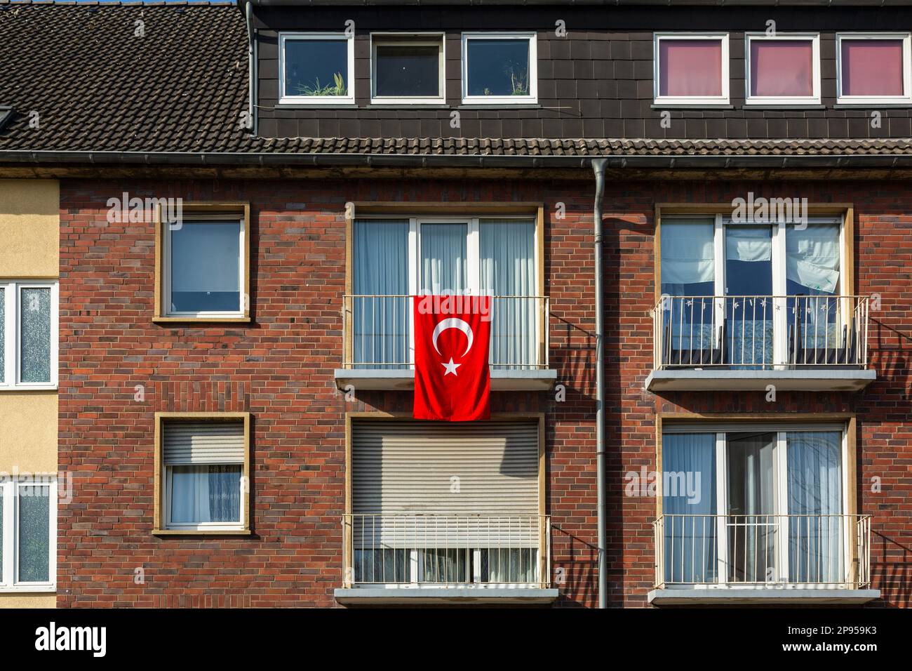 National flag of Turkey on a house facade in Oberhausen in the Ruhr area as a symbol of sympathy and solidarity with the victims of the earthquake disaster in Turkey and Syria from 06.02.2023 Stock Photo