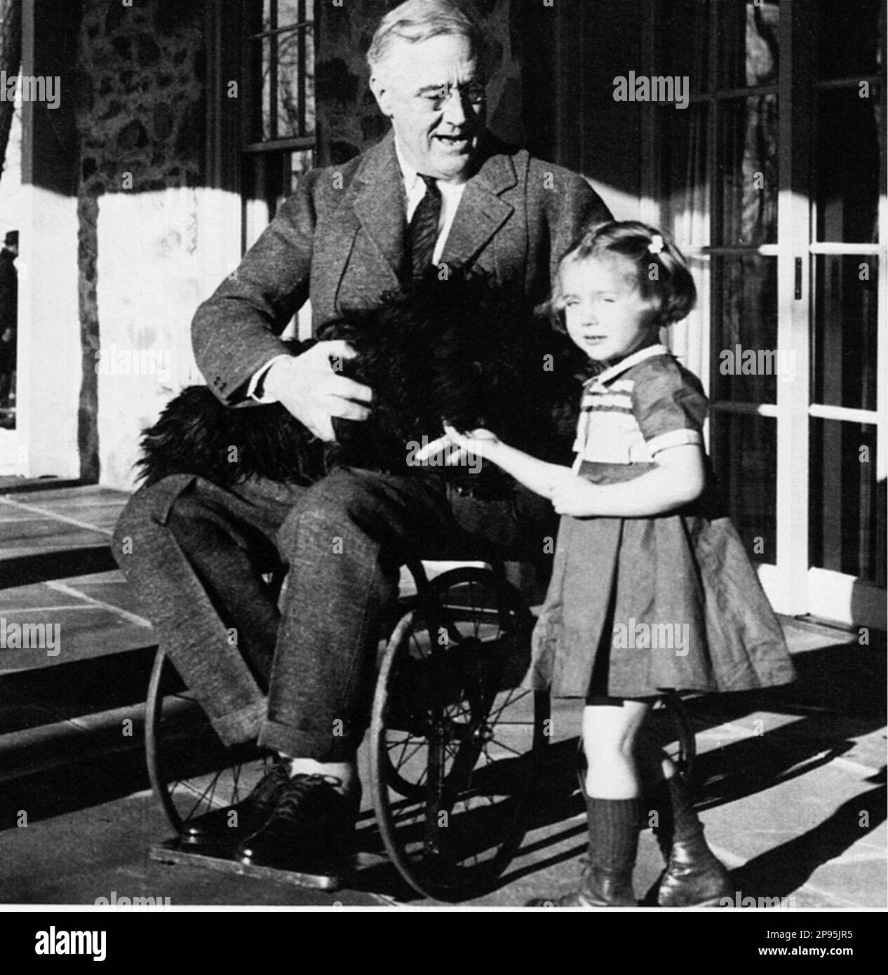 FRANKLIN DELANO ROOSEVELT ( 1882 – 1945 ), often referred to by his initials FDR, was the 32nd President of the United States. was the 22nd and 24th President of the United States, from March 4, 1933  to April 12, 1945 .  In this photo in wheelchair with a nefew . - Presidente della Repubblica - USA - ritratto - portrait - cravatta - tie - collar - colletto  - sedia a rotelle - UNITED STATES  - STATI UNITI   ----  Archivio GBB Stock Photo