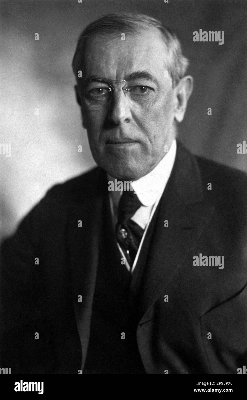 1919 c, USA: Thomas Woodrow WILSON ( 1856 –  1924 ), 28th President of the United States . Photo by Studio Pach Brothers, New York . - Presidente della Repubblica - USA - ritratto - portrait - cravatta - tie - collar - colletto  - occhiali - lens - glasses - pince-nez  - UNITED STATES  ----  Archivio GBB Stock Photo