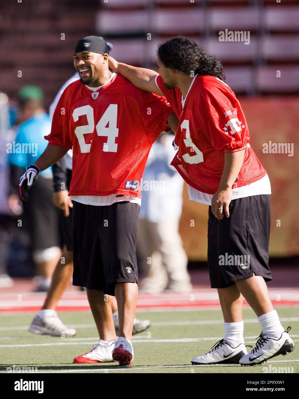 pittsburgh-steelers-safety-troy-polamalu-right-grabs-tennessee-titans