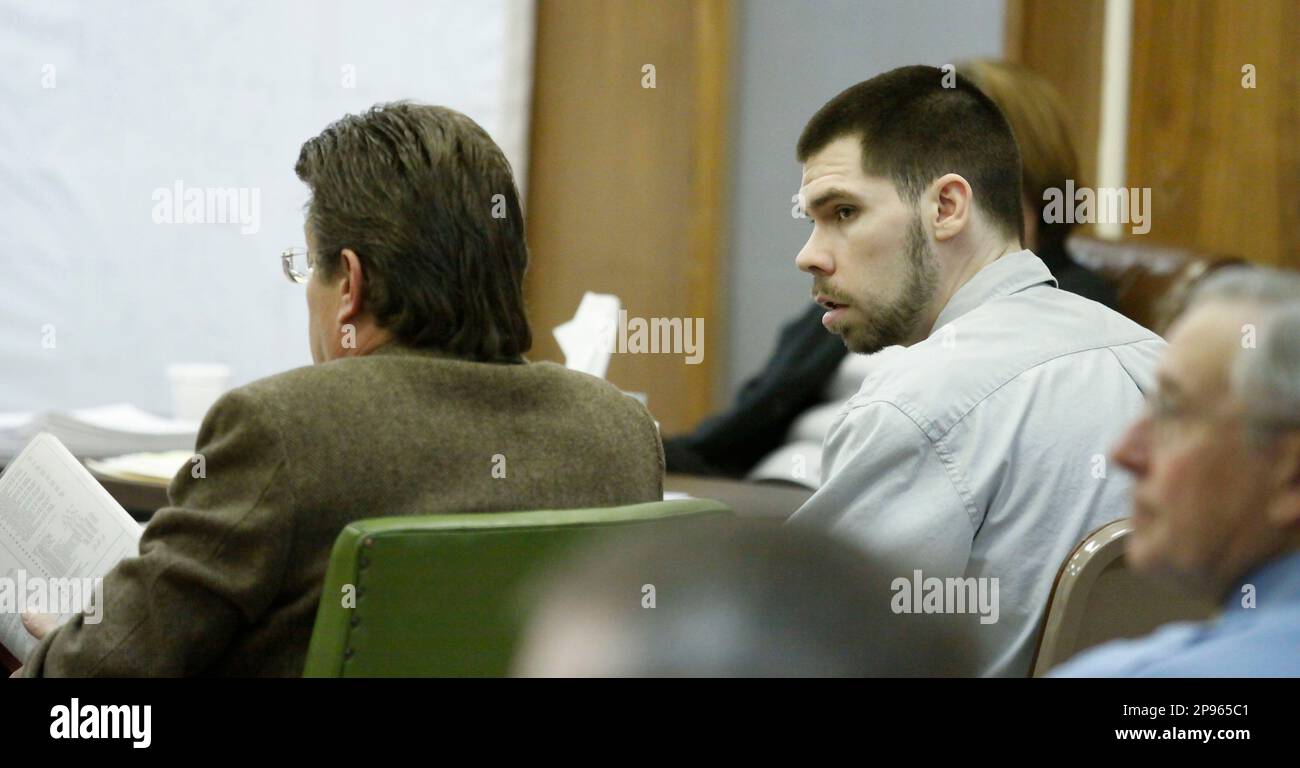 Justin Thurber, right, looks over his shoulder as jurors enter the ...