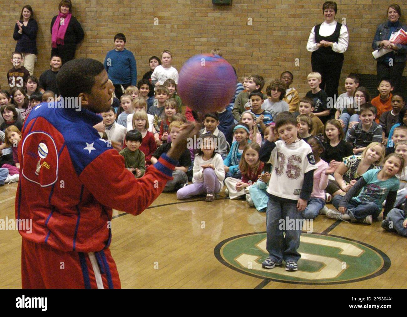 Harlem Globetrotter basketball player Anthony "Buckets" Blakes shows